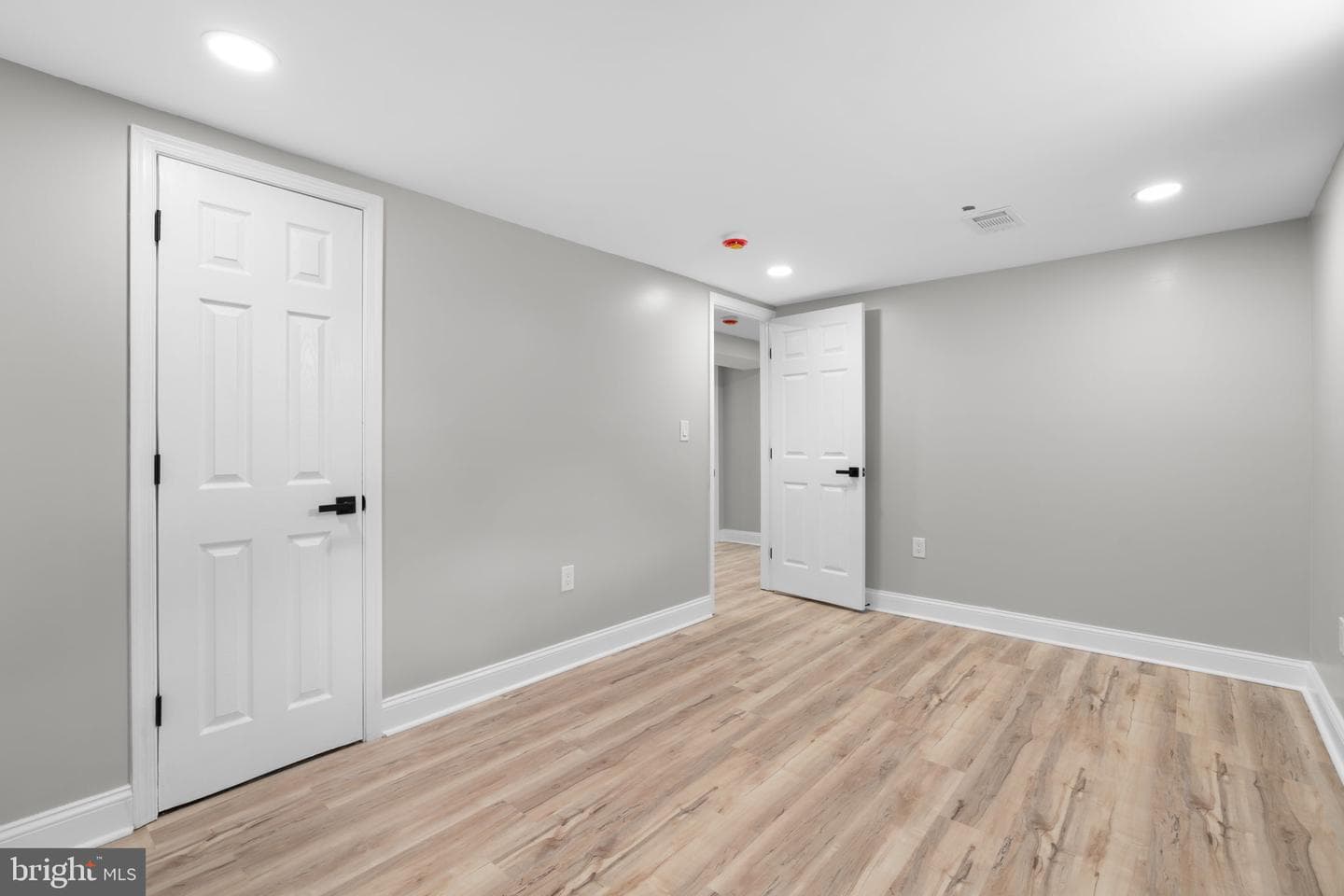 8334 Woodward Street photo 31