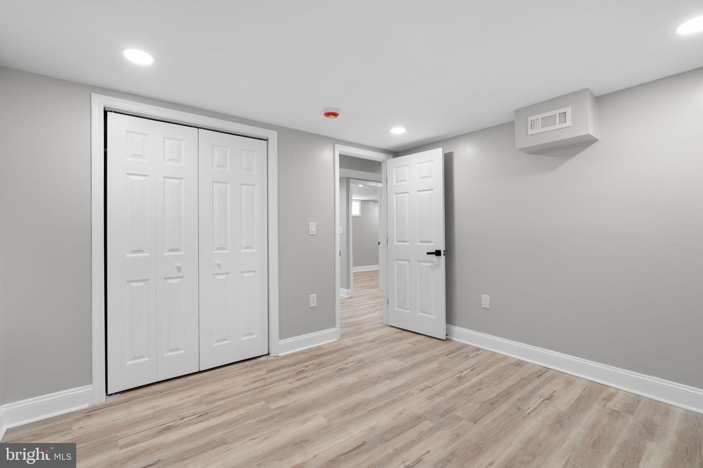 8334 Woodward Street photo 33