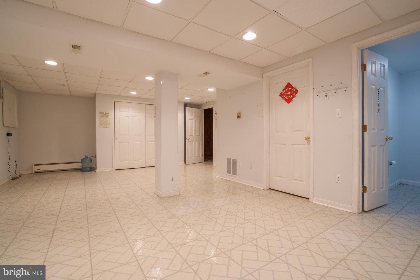9051 Billow Row photo 34