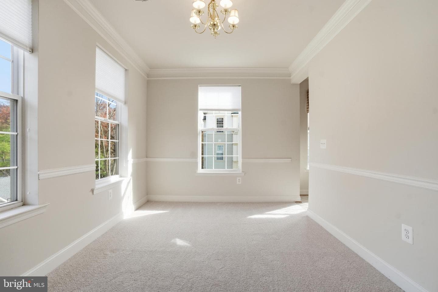 2540 Kensington Gardens #303 photo 27