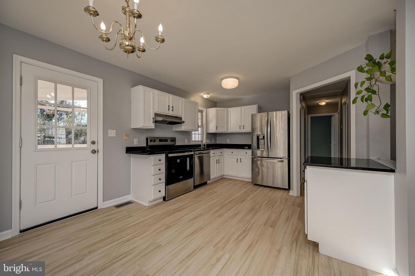 8252 Glen Court photo 9