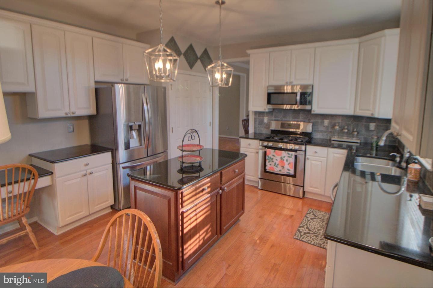 7030 Calvert Drive photo 2