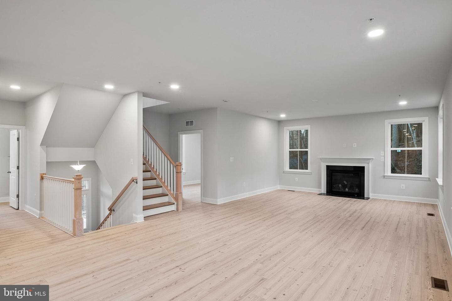4496 Ilchester Road photo 11