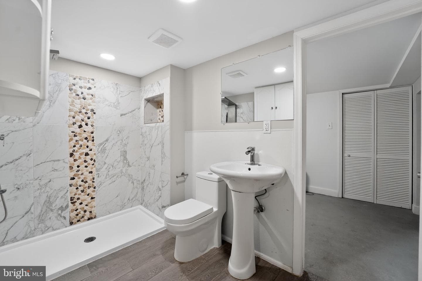 9337 Millbrook Road photo 22