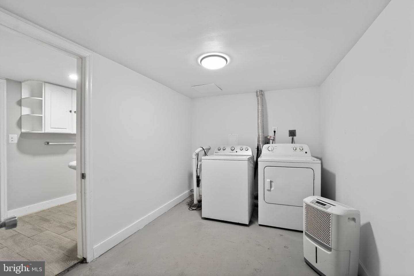 9337 Millbrook Road photo 23