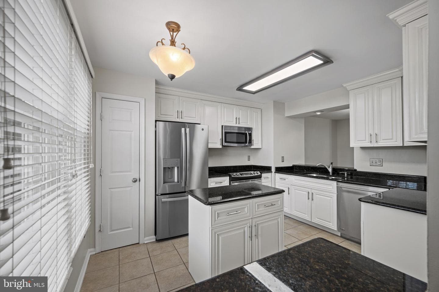 6240 Manchester Way photo 3