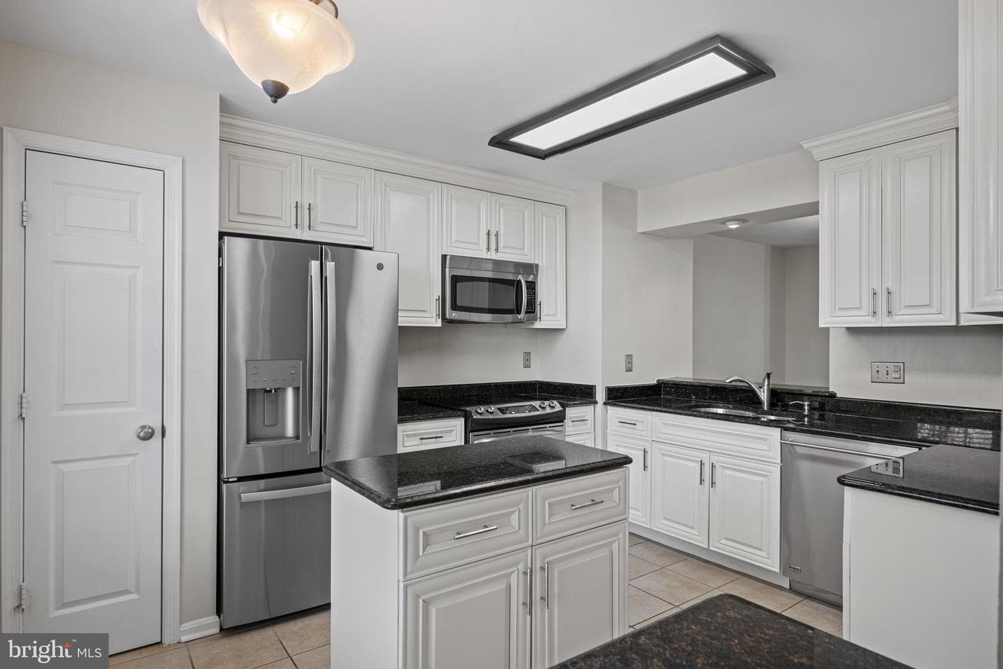 6240 Manchester Way photo 4