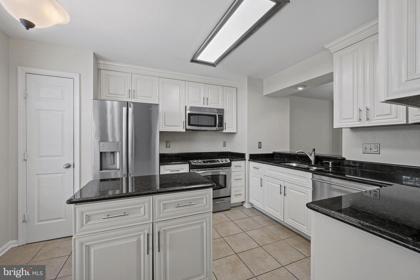 6240 Manchester Way photo 5
