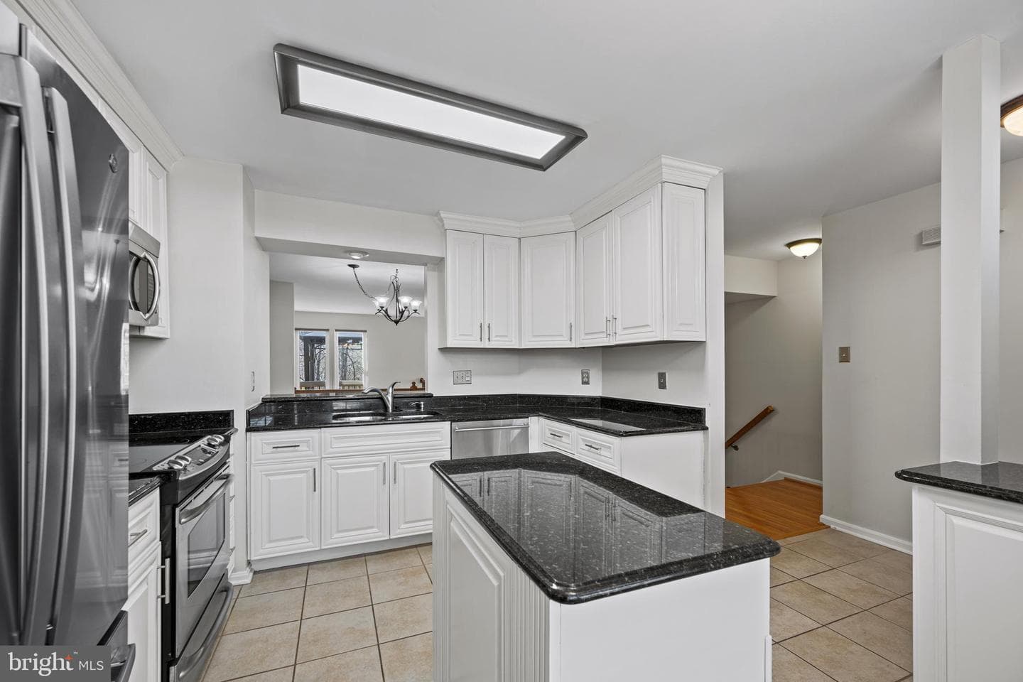 6240 Manchester Way photo 7
