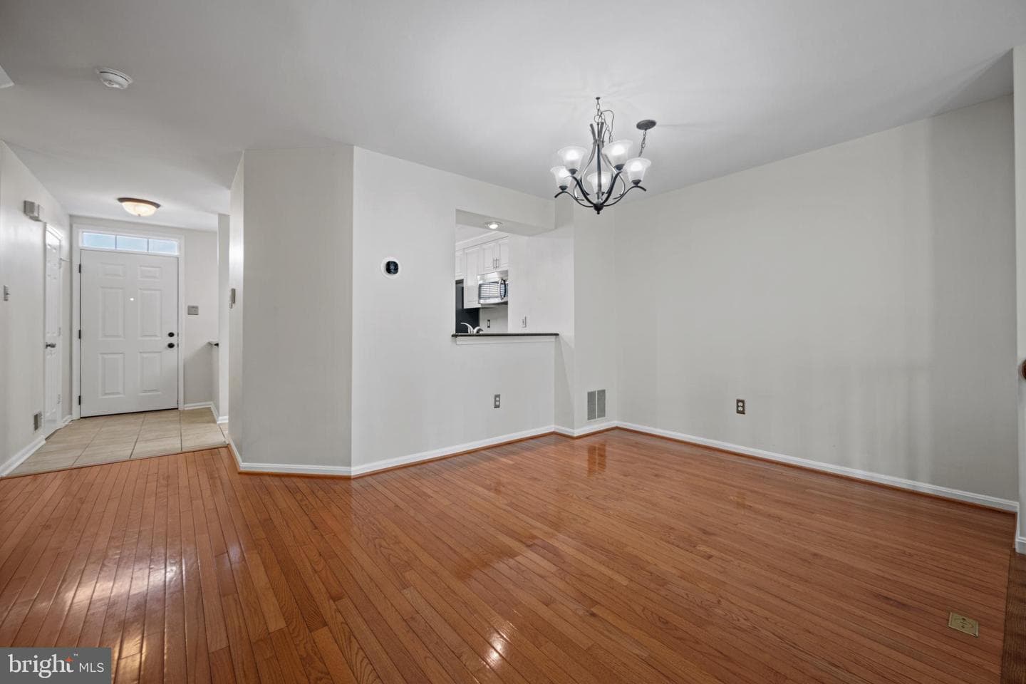 6240 Manchester Way photo 9