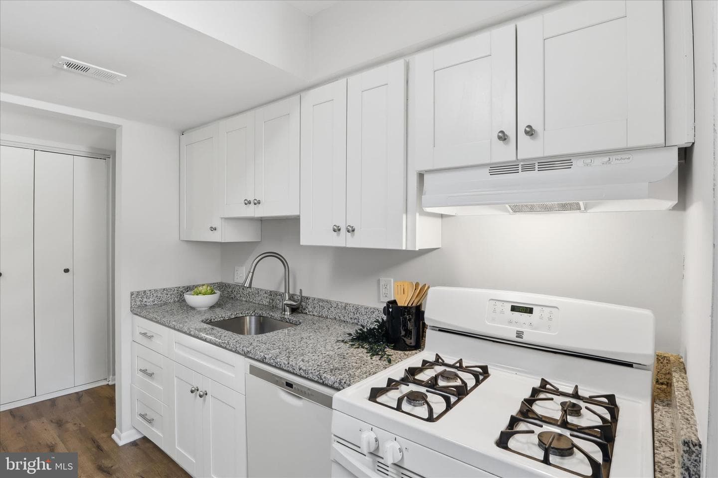 6045 Majors Lane #2 E14 photo 10