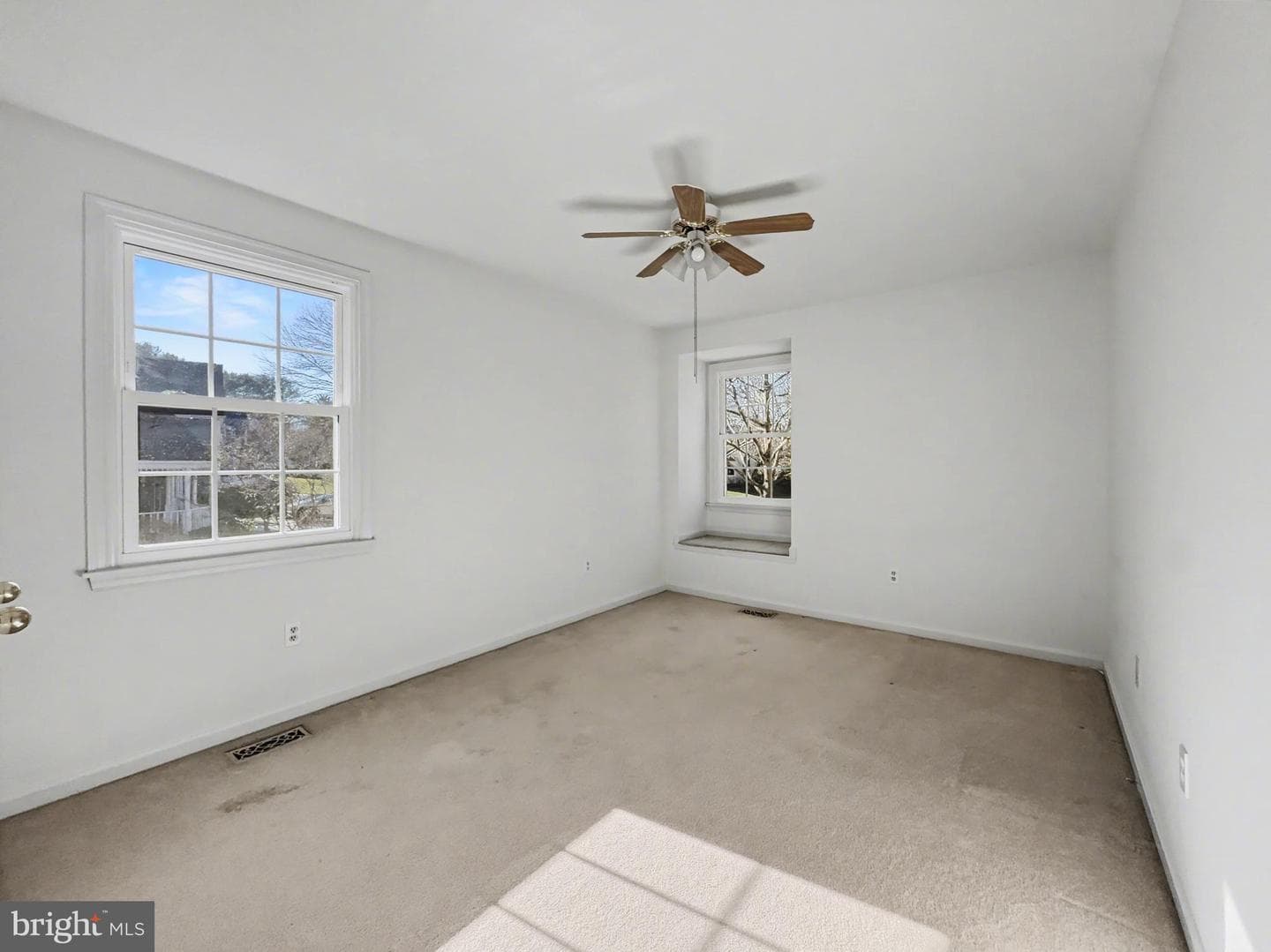 3823 Grosvenor Drive photo 24