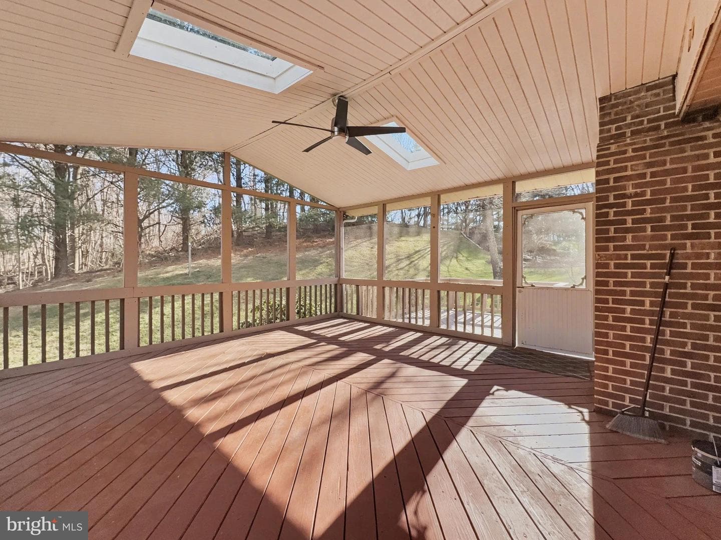 3823 Grosvenor Drive photo 41