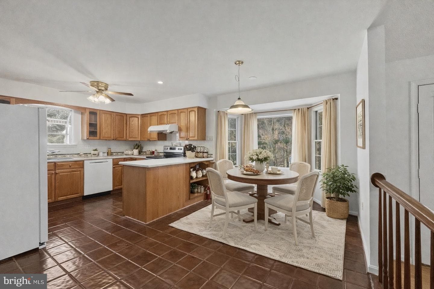 3823 Grosvenor Drive photo 5