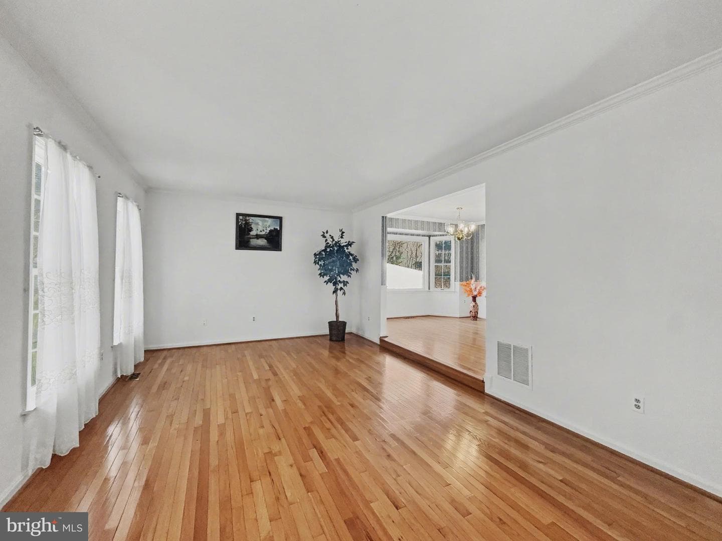 3823 Grosvenor Drive photo 6