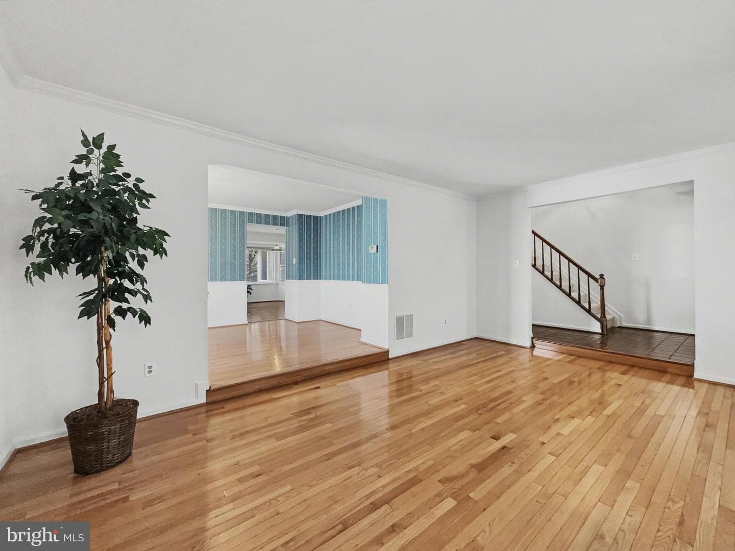 3823 Grosvenor Drive photo 9