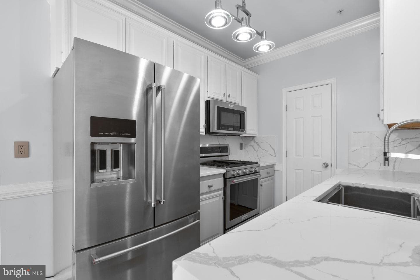 5741 Goldfinch Court photo 12