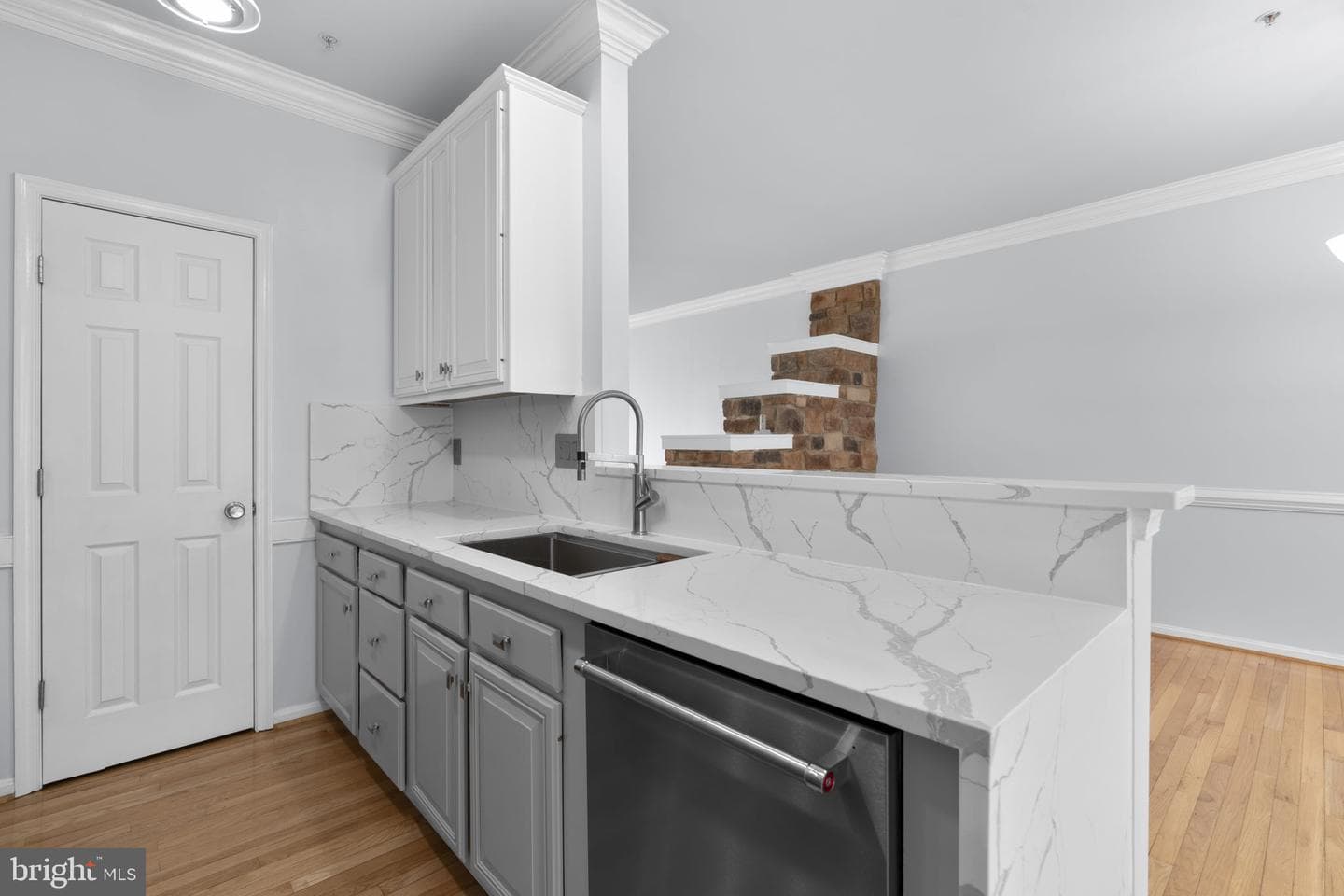 5741 Goldfinch Court photo 13