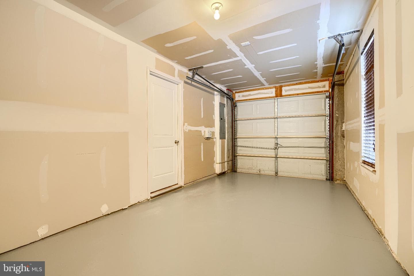 7366 Matchbox Alley photo 9