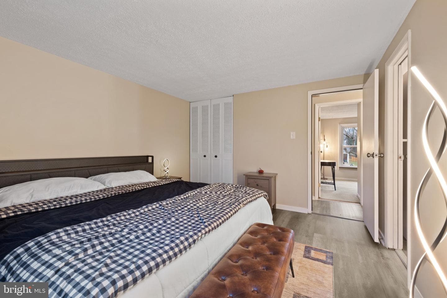 6680 Buttonhole Court photo 14