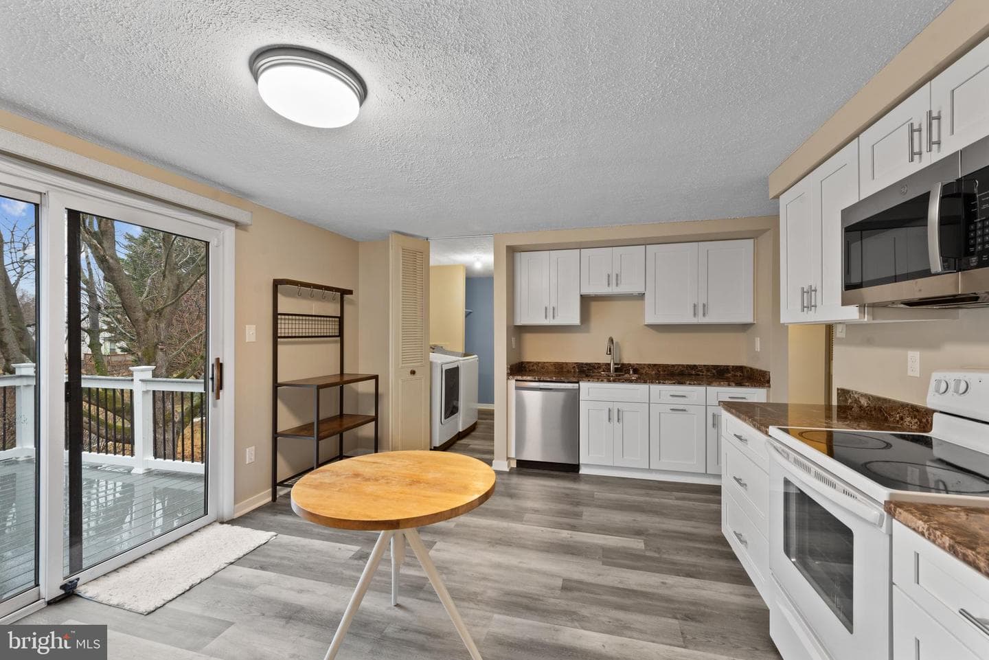6680 Buttonhole Court photo 8
