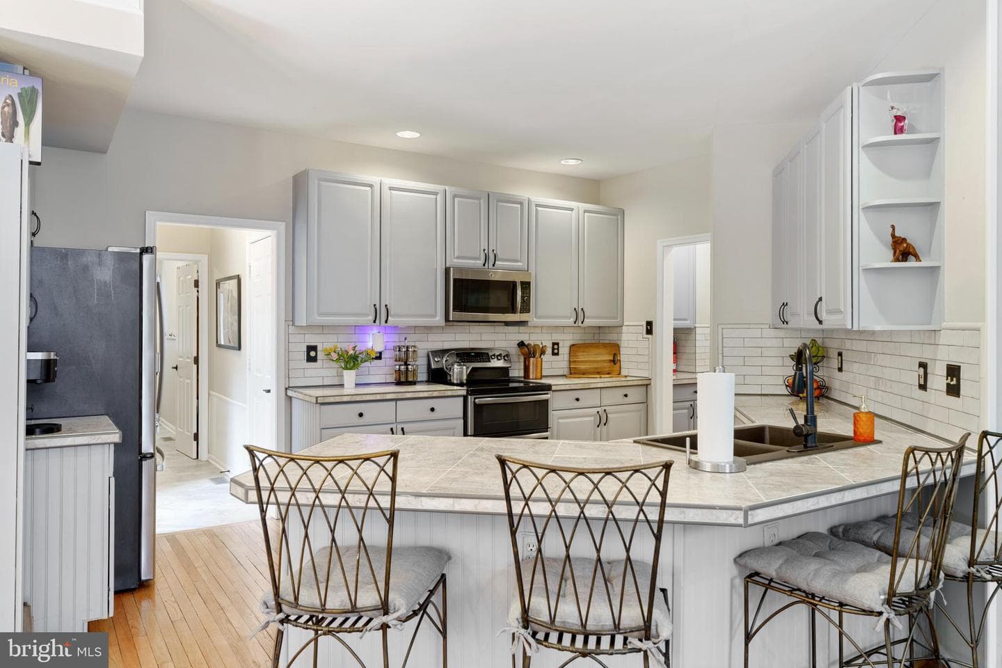 4690 Shelley photo 14
