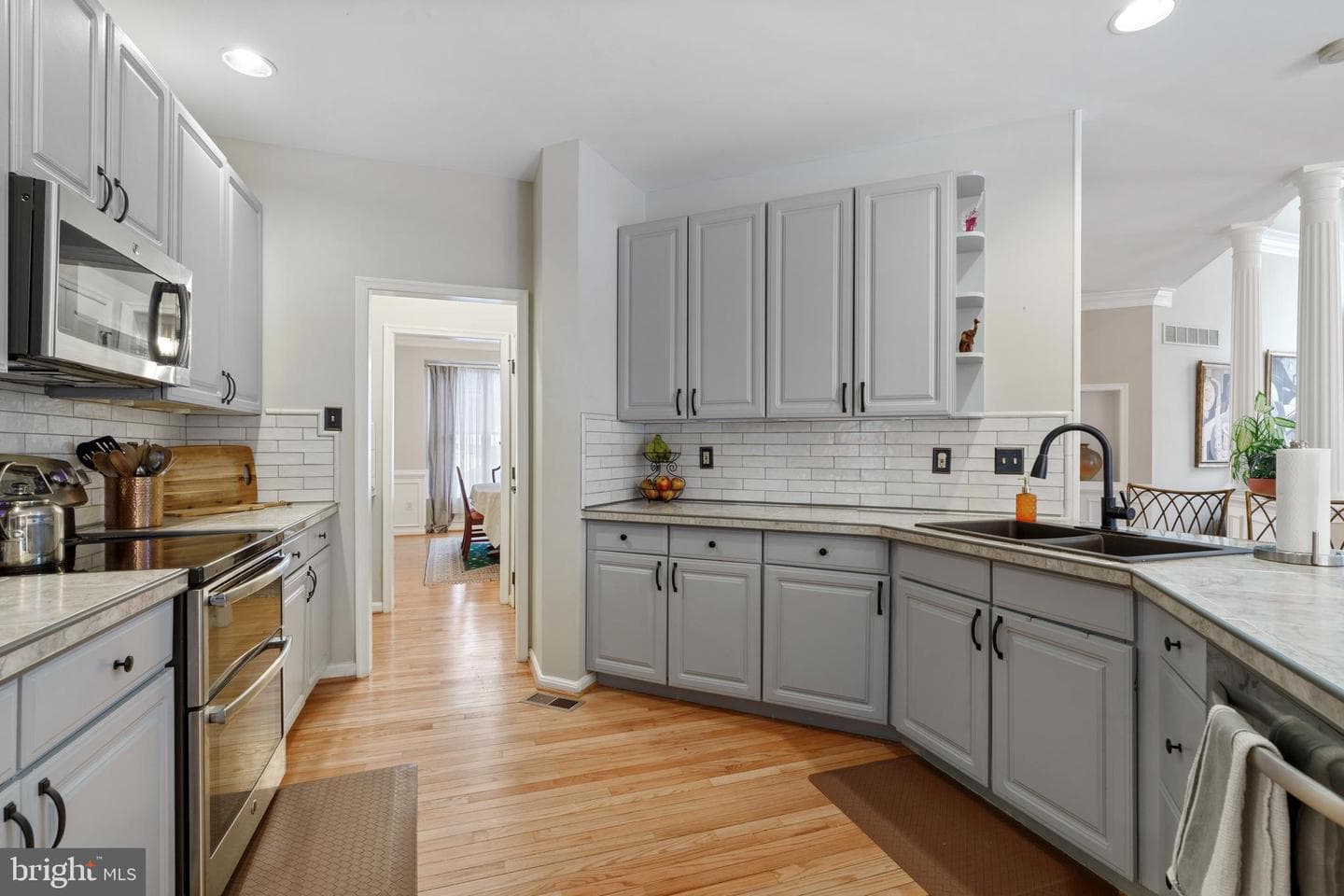 4690 Shelley photo 16