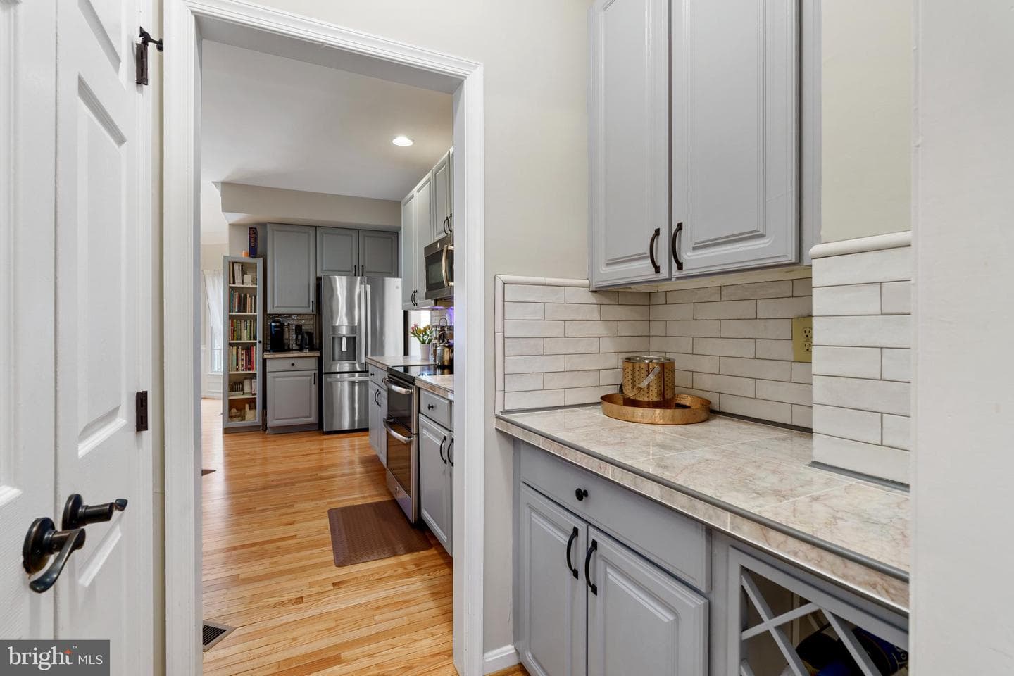 4690 Shelley photo 18