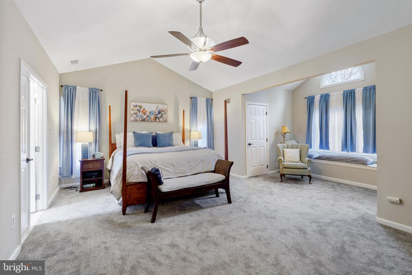 4690 Shelley photo 28