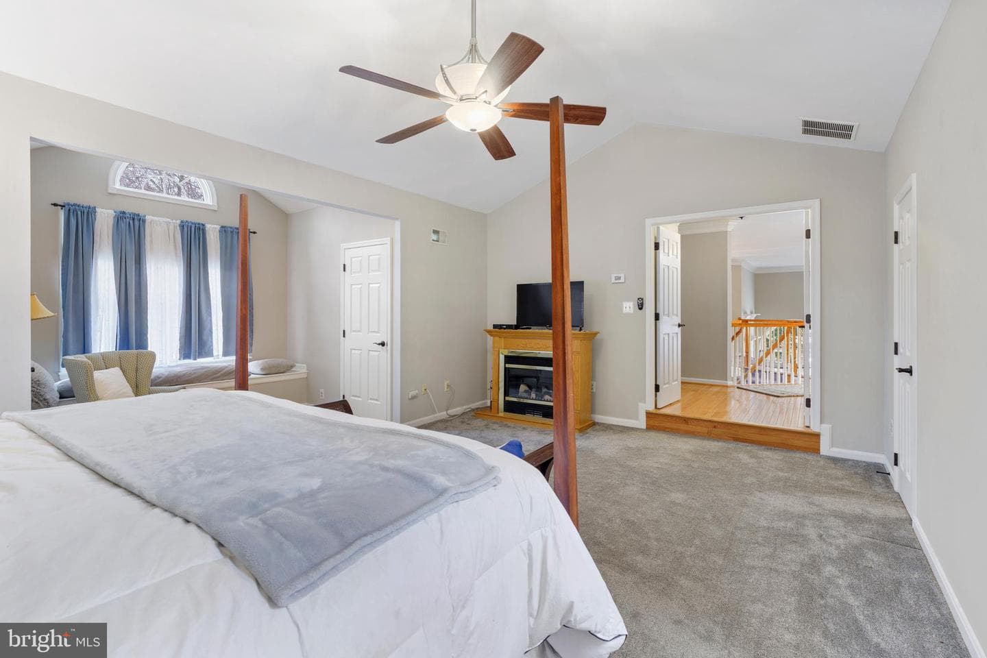 4690 Shelley photo 29