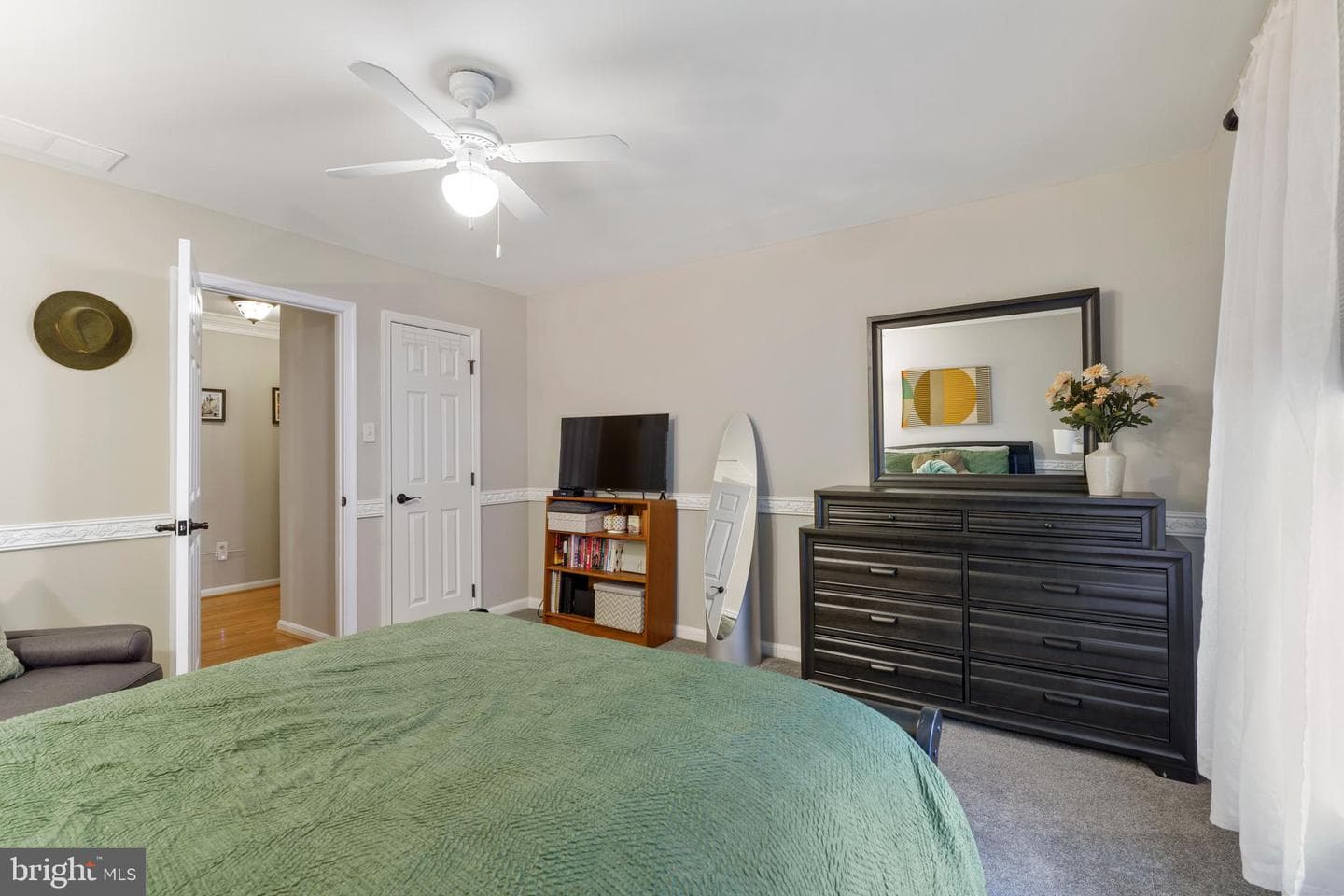 4690 Shelley photo 35
