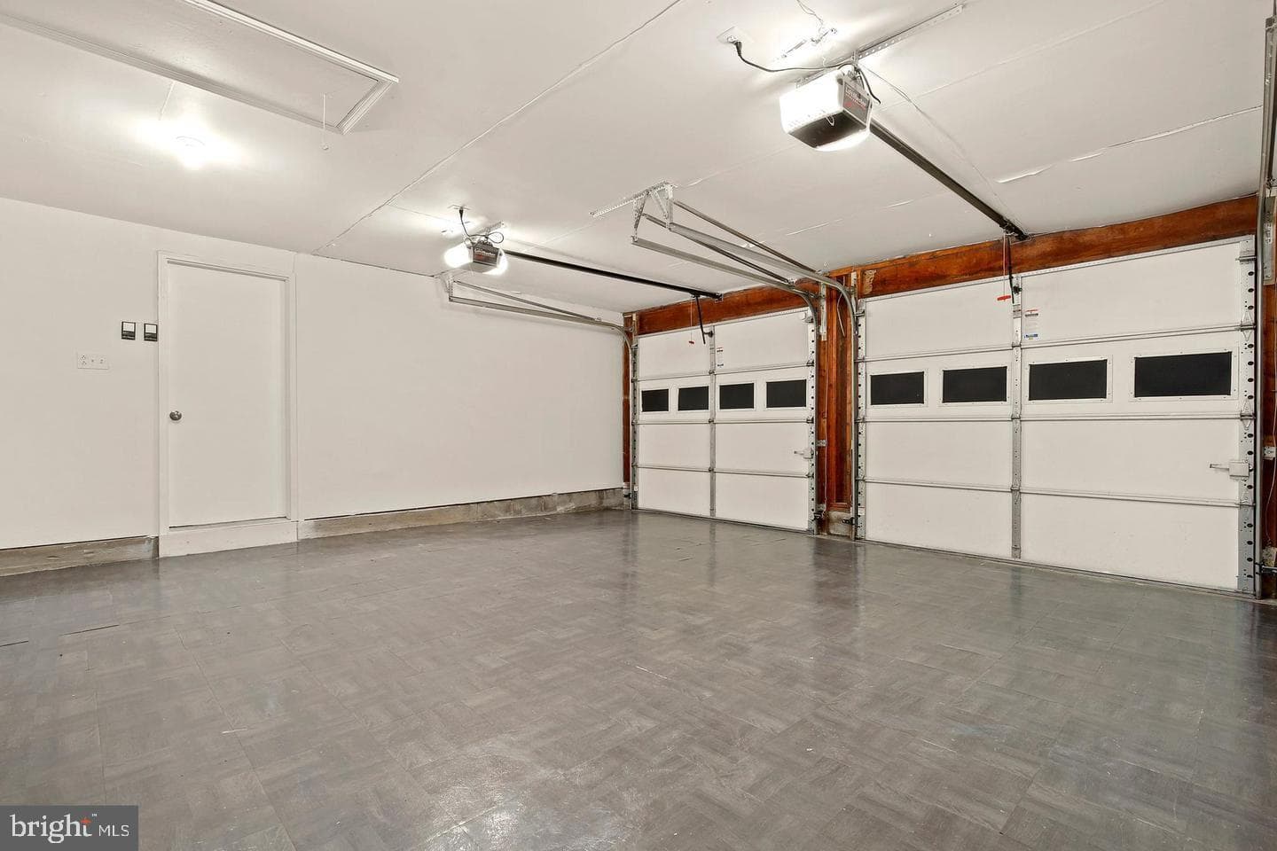 10204 Shaker Drive photo 37