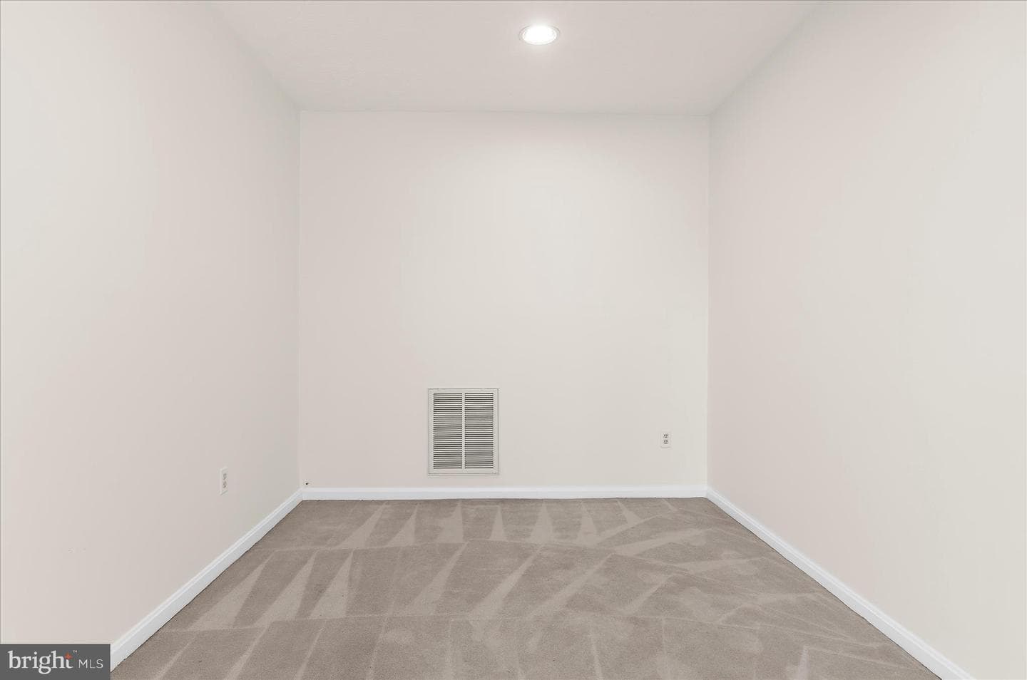 8666 Manahan Drive photo 34