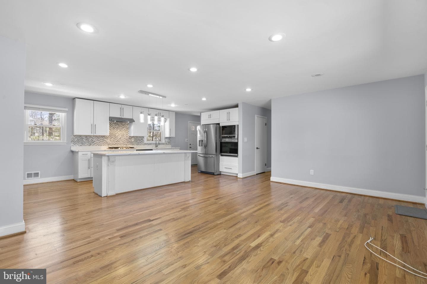 8721 Susini Drive photo 5