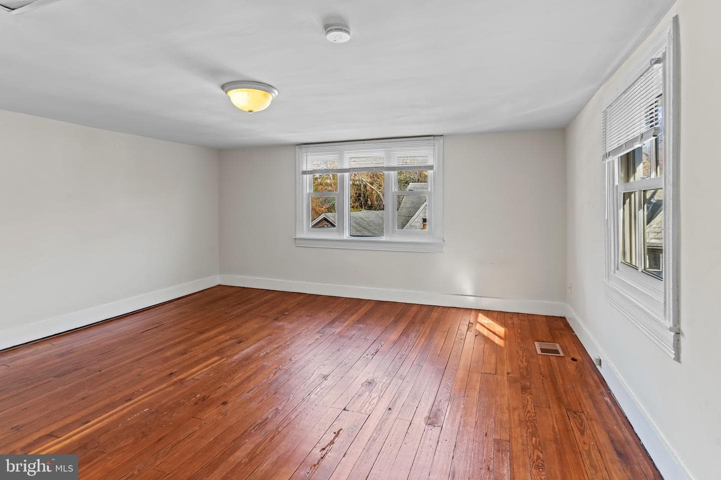 8473 Main Street photo 12