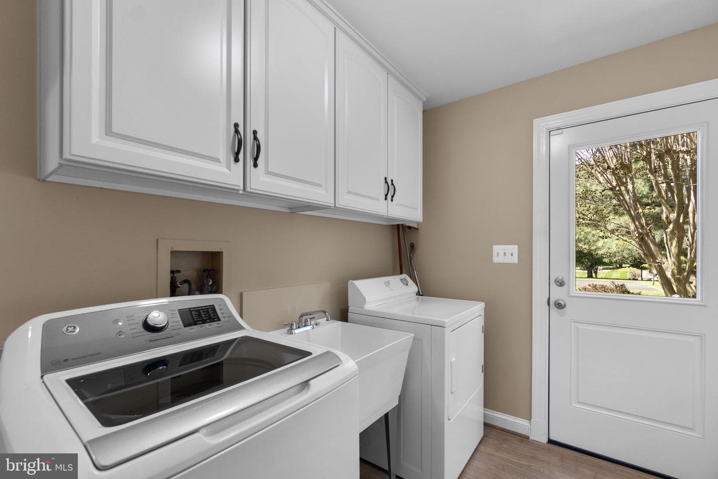 9048 Furrow Avenue photo 15