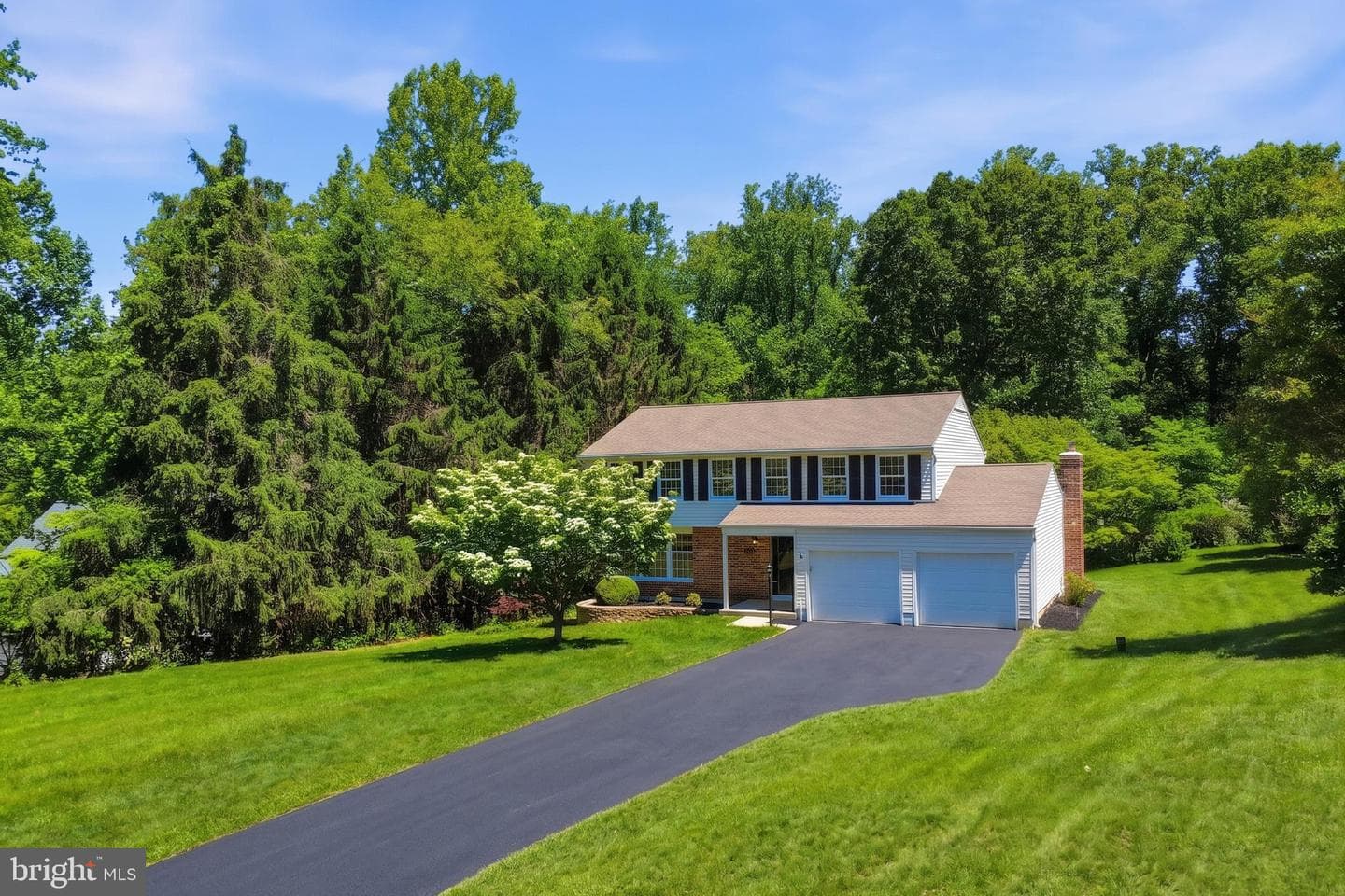 1527 Everlea Road photo 2