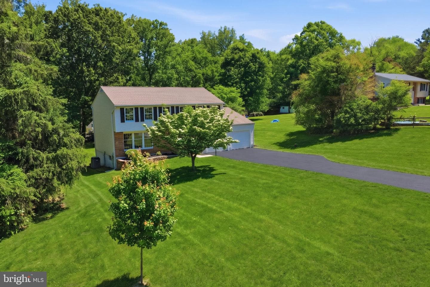 1527 Everlea Road photo 3