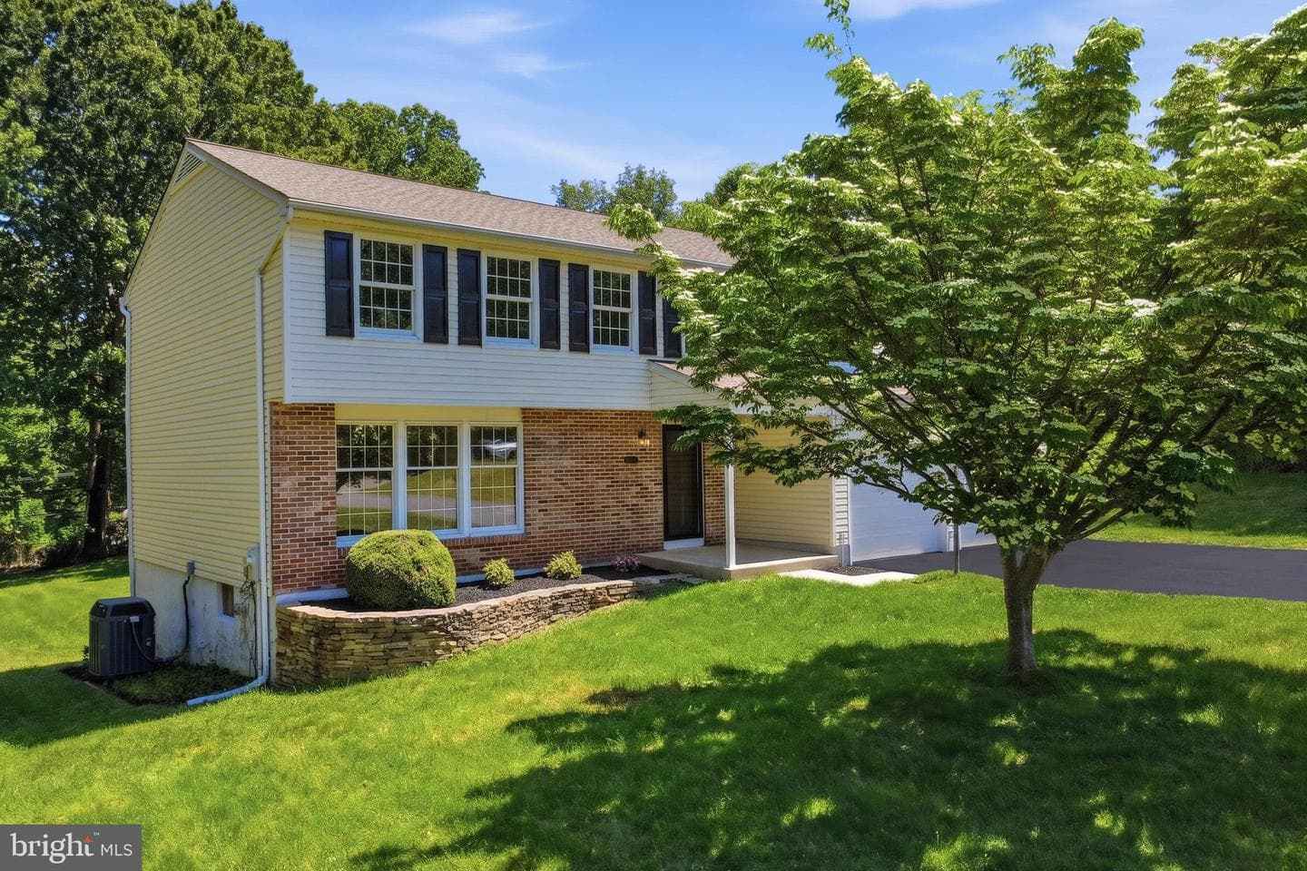 1527 Everlea Road photo 4