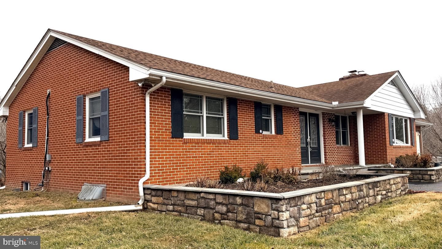 5185 Sheppard Lane photo 2
