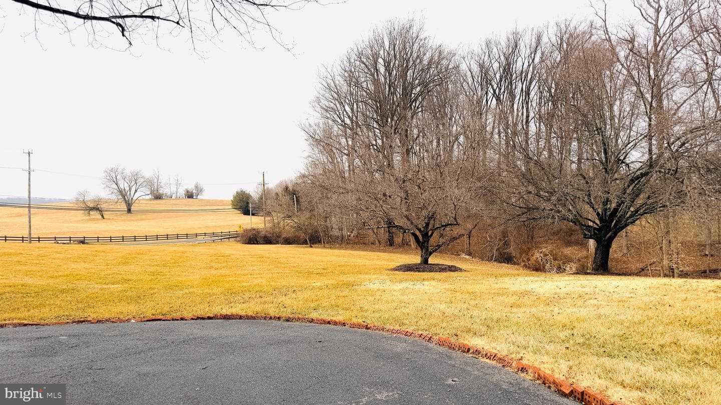 5185 Sheppard Lane photo 4