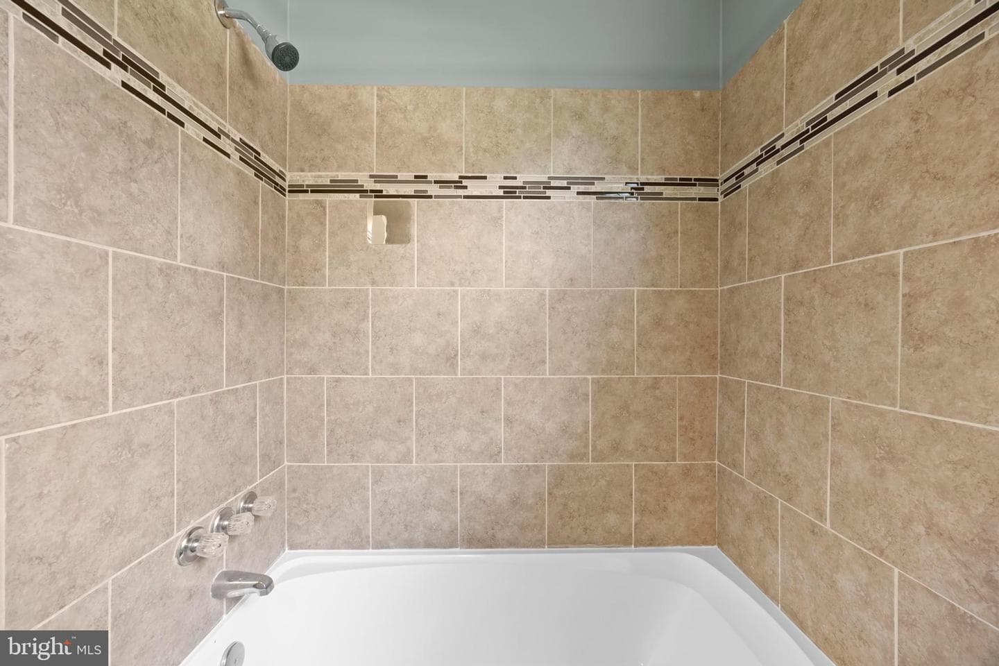 9425 Guilford Road photo 23