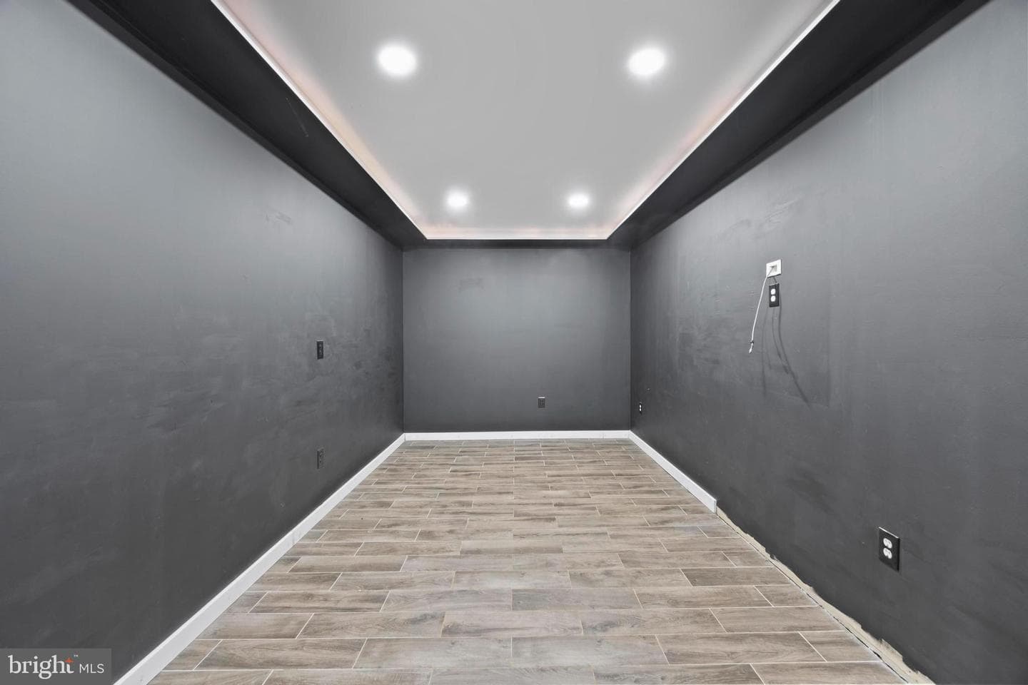 9425 Guilford Road photo 28