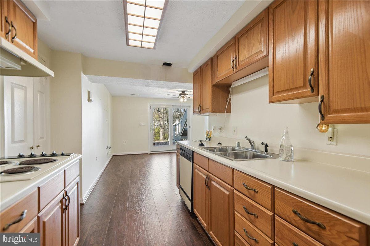 6413 White Peach Place photo 16