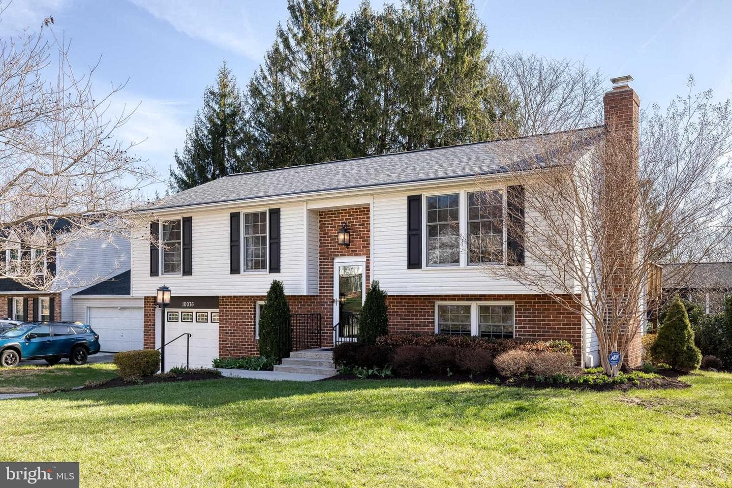 10076 Shaker Drive photo 2