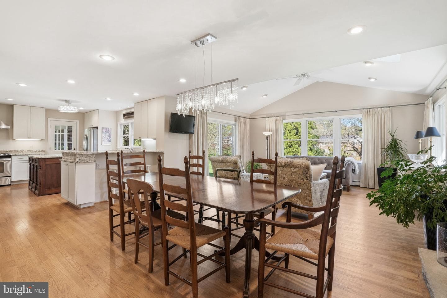 10208 Cabery Road photo 5
