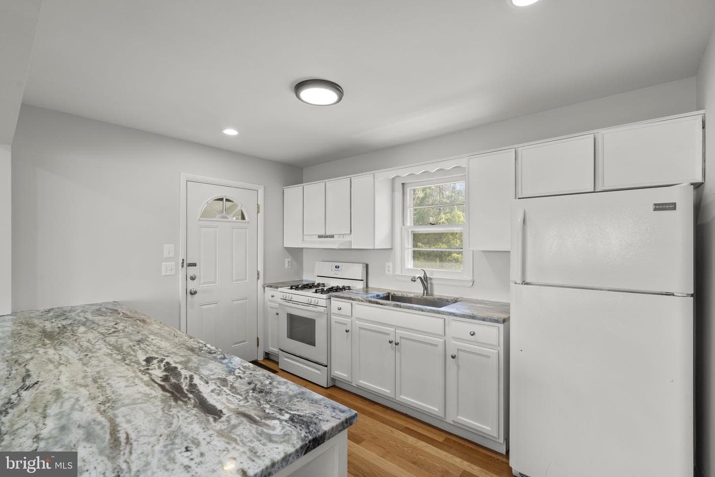 5759 Paradise Avenue photo 11