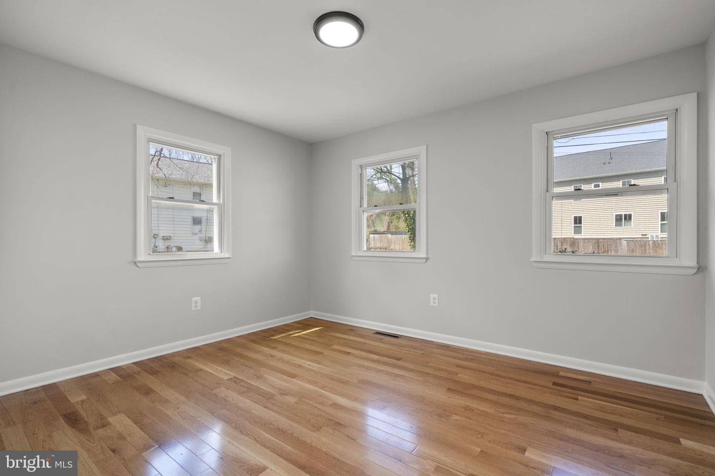5759 Paradise Avenue photo 20