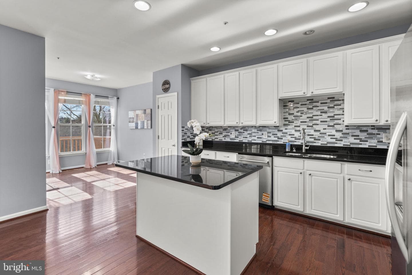 8746 Stonehouse Drive photo 3