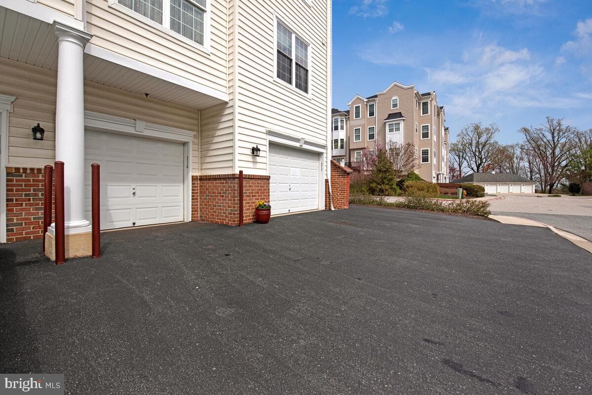 6150 Shadywood Road #207 photo 49